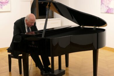 Održan još jedan u nizu koncerata u Muzeju Grada Đurđevca američkog  pijanista Sam Rotmana