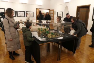 U Muzeju Grada Đurđevca otvorena izložba božićnih jaslica „Božiću ususret 2023.“