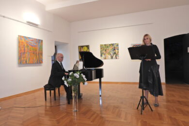 Pred oduševljenom publikom u Muzeju Grada Đurđevca održan koncert dua Nataše Antoniazzo i Ivana Batoša
